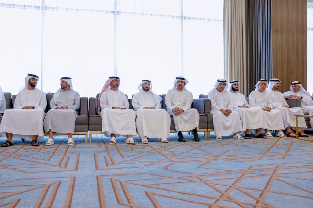 مكتوم وأحمد بن محمد يقدمان واجب العزاء في زوجة سيف الشعفار