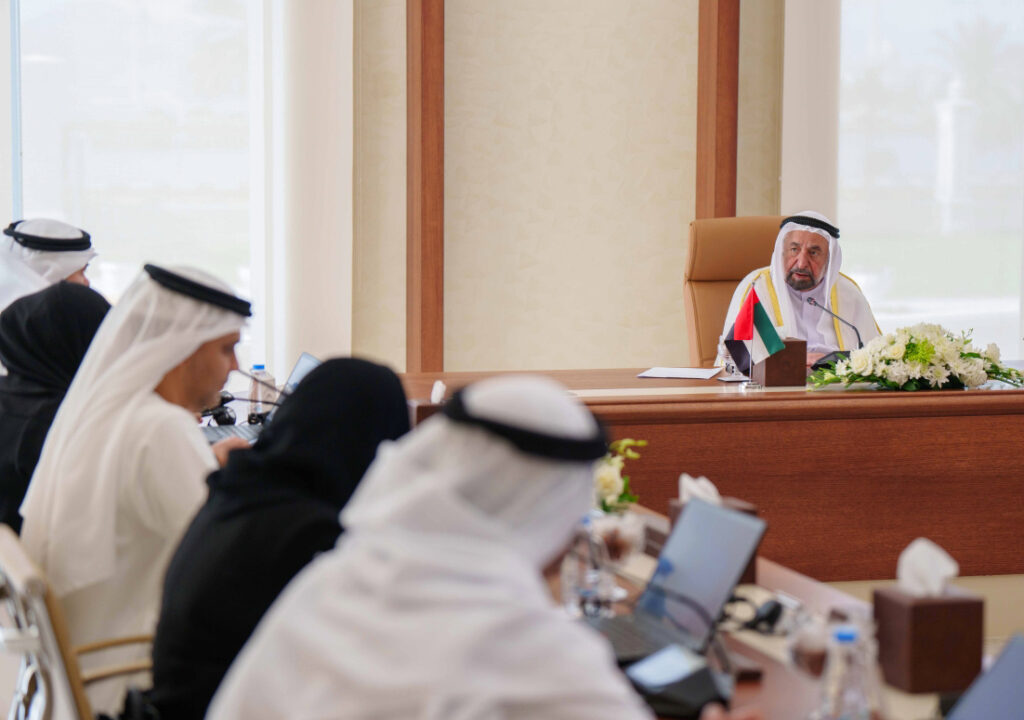 حاكم الشارقة يطلع على ملتقى طالبات جامعة كلباء