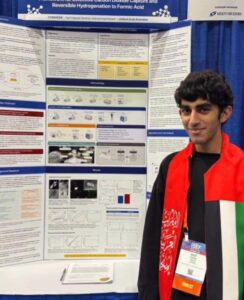 طالب إماراتي يفوز بالمركز الثالث في الكيمياء على مستوى العالم