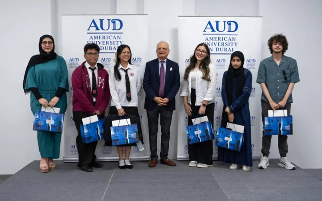 منحة دراسية للفائز بمسابقة «مبدعون في الإعلام»