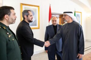 خالد بن محمد يقدم واجب العزاء في وفاة الرئيس الإيراني ومرافقيه