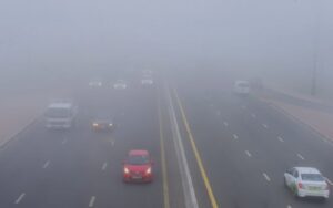 المركز الوطني للأرصاد يحذر من تدني الرؤية الأفقية بفعل الضباب