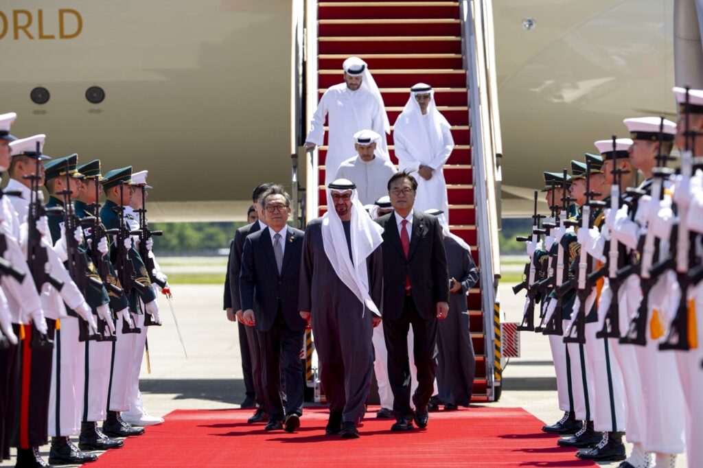 الإمارات وكوريا نموذج متميز للعلاقات الإيجابية والبناءة