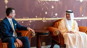 حاكم رأس الخيمة يبحث مع قنصل كندا تعزيز العلاقات