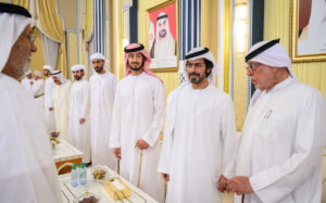 خليفة وزايد بن طحنون بن محمد يعزيان في وفاة سعيد العتيبة