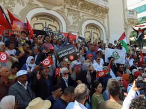 اعتقالات جديدة في تونس والمحامون يعلنون الإضراب احتجاجا