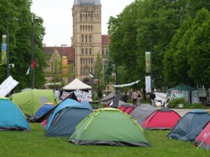 الحراك متواصل بجامعات بريطانية وكلية في بلجيكا توقف التعاون مع مراكز إسرائيلية