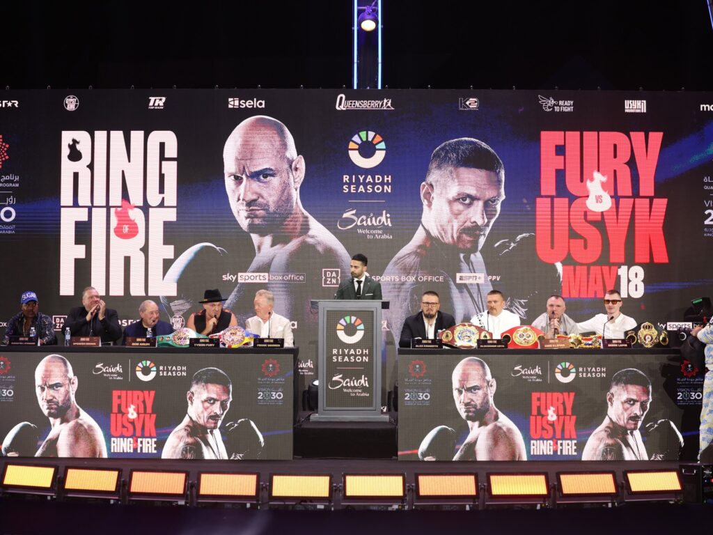 كل ما تريد معرفته عن نزال القرن بين فيوري وأوسيك لتوحيد الأحزمة العالمية للملاكمة