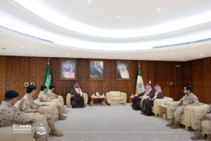 وزير الحرس الوطني يستقبل قائد القطاع الأوسط بالوزارة