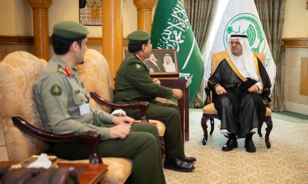 أمير منطقة مكة يلتقي مدير عام الجوازات