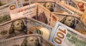 الدولار ينخفض في البنوك المصرية