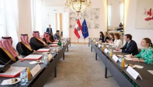 وزير الاقتصاد والتخطيط يبحث مع الوزيرة الاتحادية النمساوية للشؤون الأوروبية العلاقات الثنائية بين السعودية والنمسا