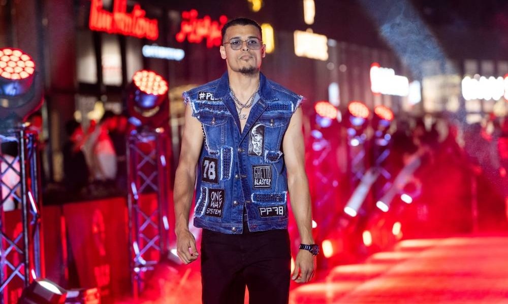 بطلا الملاكمة الروسي ديمتري والليبي مالك يتواجهان في «موسم الرياض»