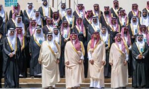 الأمير عبد العزيز بن سعود يلتقي متقاعدي القطاعات التابعة لوزارة الداخلية والقطاعات الأمنية والإمارة بمنطقة عسير