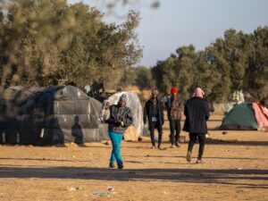 أزمة المهاجرين في تونس.. كرة النار المتبادلة بين ضفتي المتوسط