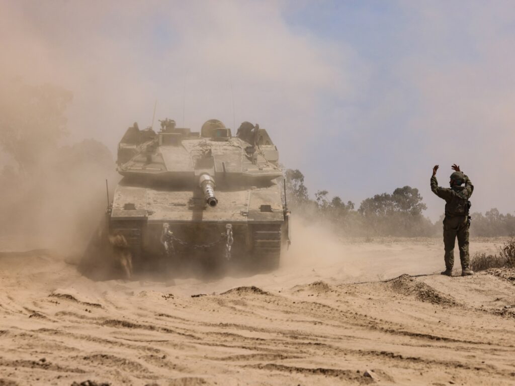 حماس تتوعد الاحتلال إذا هاجم رفح وأنباء عن تأهب في سيناء