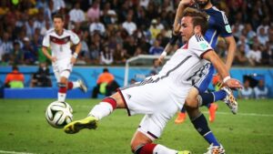 مزاد علني لكرة نهائي مونديال البرازيل 2014 بين ألمانيا والأرجنتين