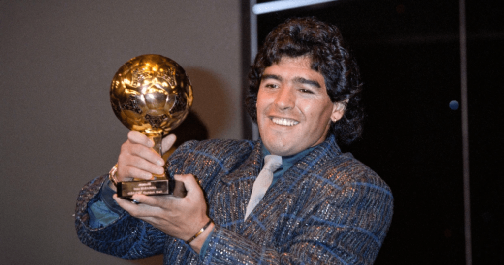 تباع بملايين الدولارات.. كرة مارادونا الذهبية تعرض في مزاد علني