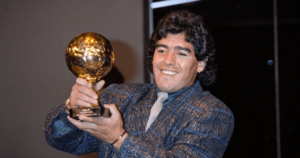 تباع بملايين الدولارات.. كرة مارادونا الذهبية تعرض في مزاد علني