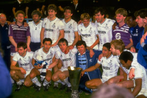 تعاقد مع أفضل المدربين والألقاب صفر.. صيام توتنهام عن الإنجازات يتواصل منذ 16 عاما