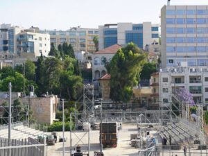 عيد “الشُّعلة” بالشيخ جراح.. الاحتفال لليهود والسجن للمقدسيين