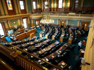 النواب الأميركي يقر مشروع قانون يلزم بايدن بإرسال أسلحة لإسرائيل