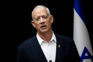 ما سيناريوهات انسحاب غانتس من حكومة الطوارئ الإسرائيلية؟