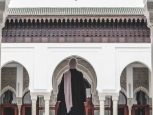 حجاب وشعائر وأسماء عربية.. صعود مستمر للإسلام في فرنسا