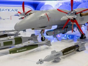 “بيرقدار آقنجي”.. لِمَ كانت الأفضل في إيجاد طائرة الرئيس الإيراني المفقودة؟