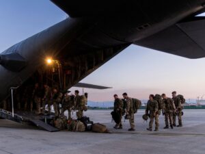 الجيش البريطاني سيّر 60 رحلة من قاعدته الجوية بقبرص إلى إسرائيل