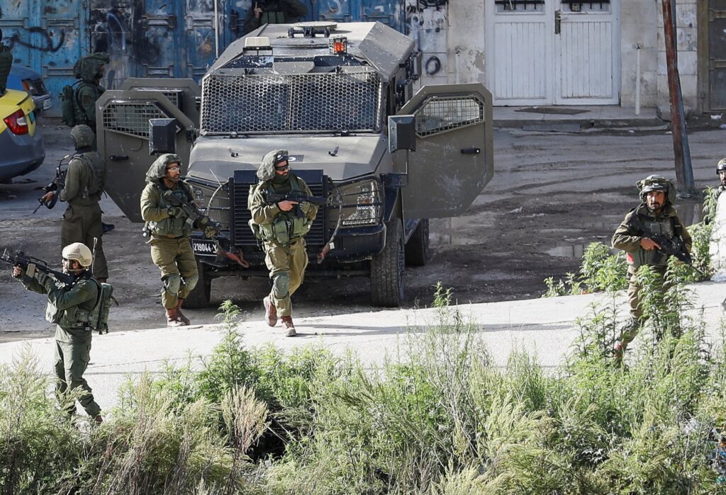 اقتحامات واشتباكات مسلحة في مدن الضفة