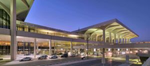 مطار الملك فهد الدولي يحصد 3 من جوائز المطارات السعودية لعام 2023