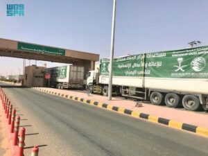 مقدمة من «إغاثي الملك سلمان».. 330 شاحنة إغاثية تعبر إلى اليمن