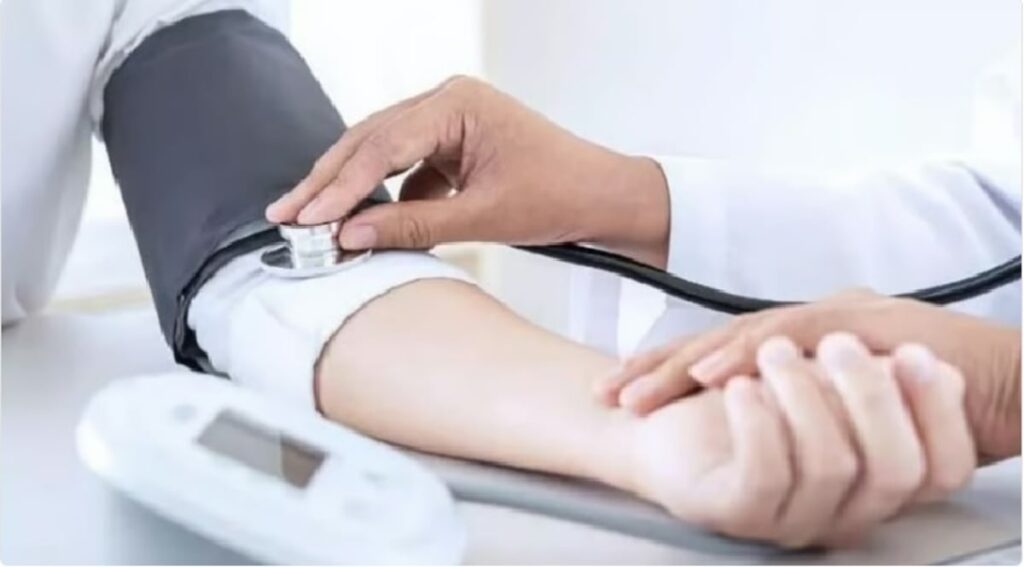 ارتفاع ضغط الدم.. الخضيري يوضح الأعراض المصاحبة وطرق الوقاية