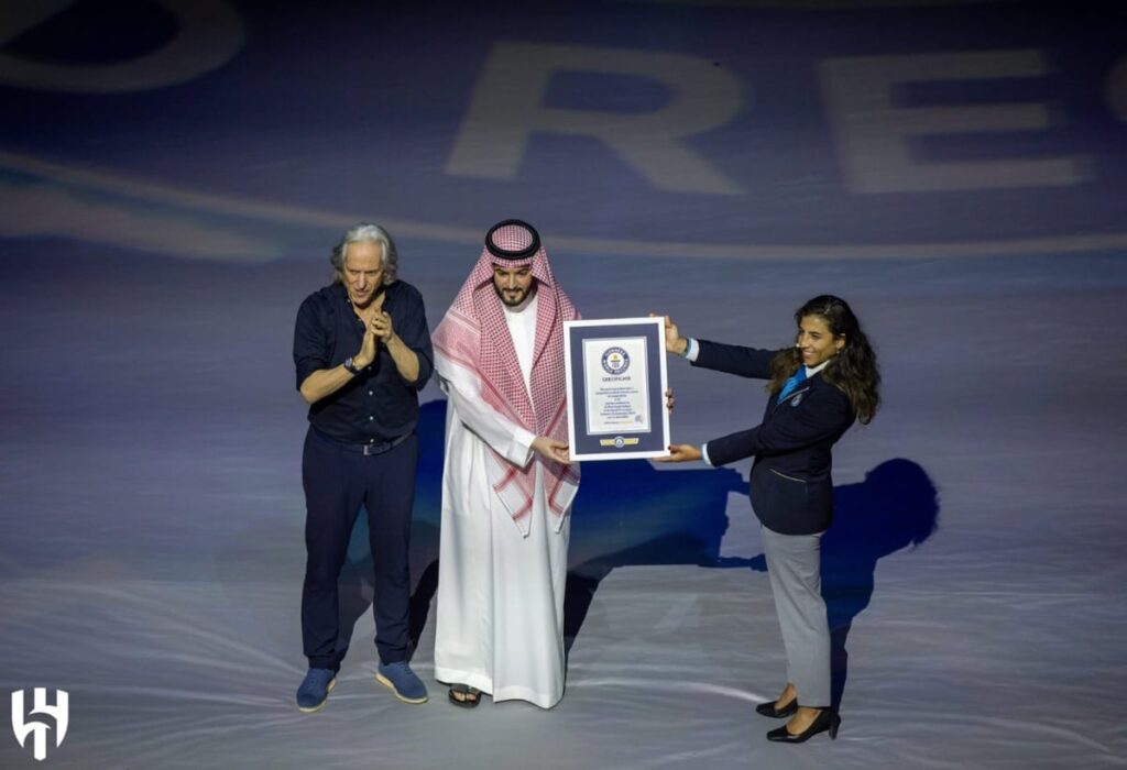 موسوعة «جينيس» تكرم نادي الهلال في ملعب «المملكة أرينا»