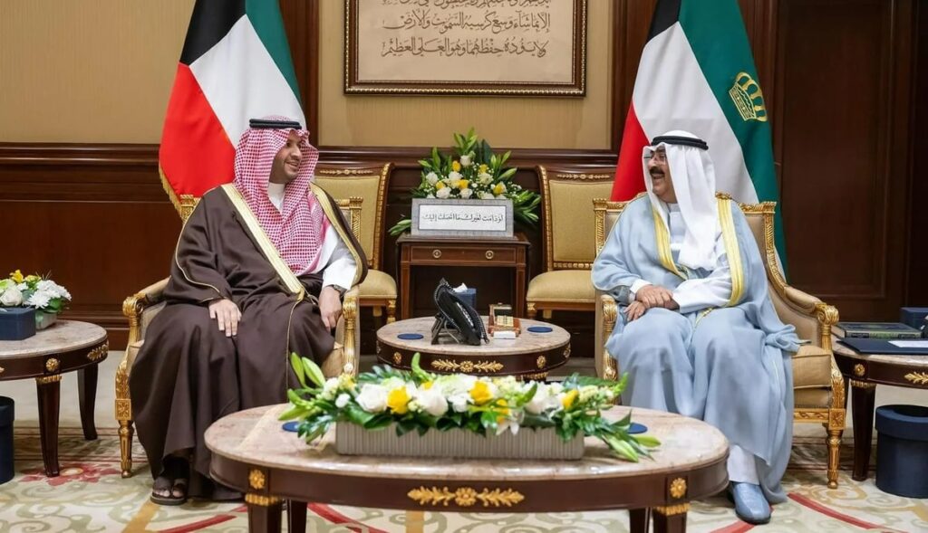 أمير الكويت يستقبل الأمير تركي بن محمد بن فهد ويستعرضان العلاقات الأخوية الراسخة بين البلدين