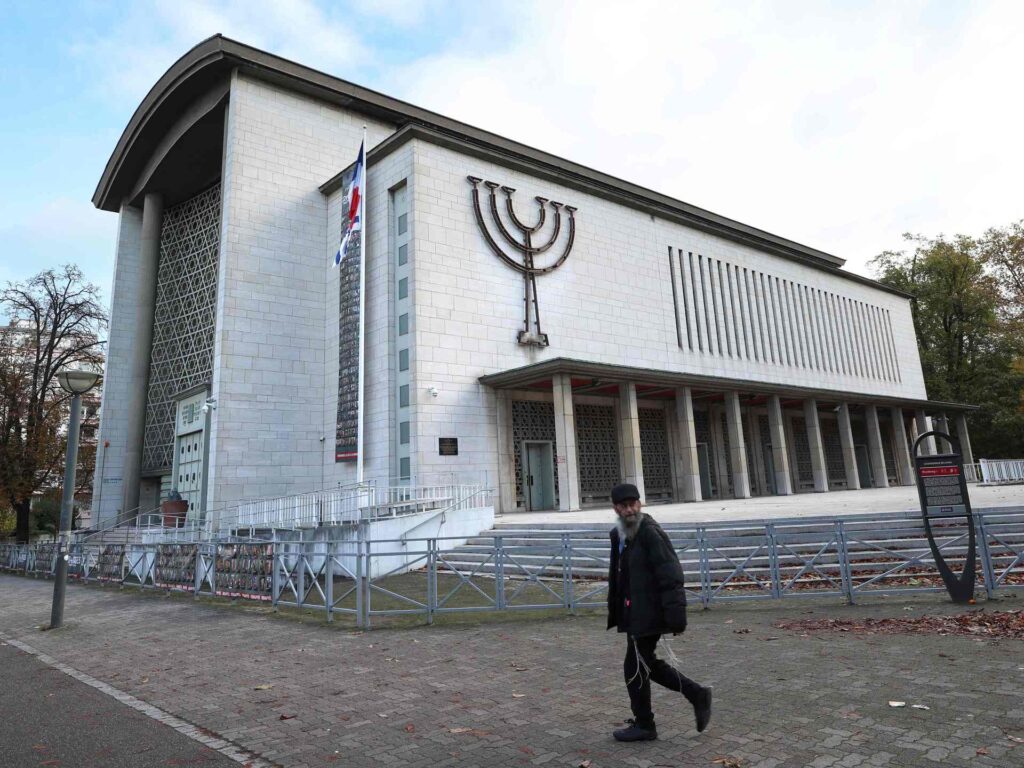 رسالة من إمام فرنسي إلى حاخام فرنسا الأكبر