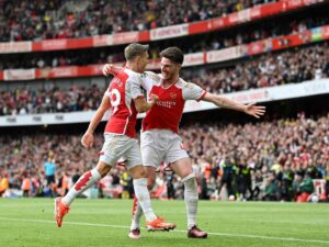 شاهد.. أرسنال يسحق بورونموث ويتشبث بصدارة الدوري الإنجليزي