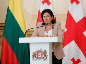 رئيسة جورجيا تحاول إجهاض قانون وتدعو ماكرون لإنقاذ بلادها من روسيا