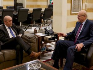 موفد فرنسي يبحث في بيروت سُبل حل الأزمة السياسية