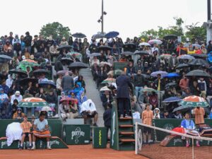 هل ينتقل شغب كرة القدم إلى التنس بعد إهانة لاعب في “رولان غاروس”؟