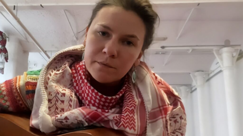 فنانة أيرلندية تغني “كل العيون على رفح” من أجل فلسطين