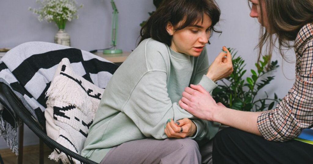 كيف تضع الحدود مع الأصدقاء المستنزِفين عاطفيا؟