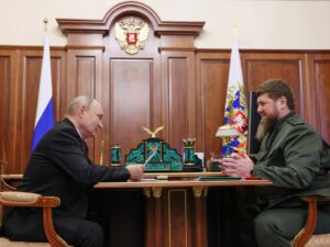 قديروف يلتقي بوتين ويعرض إرسال قوات إضافية لأوكرانيا