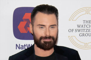 مقدم “يوروفيجن” في بريطانيا: للجميع الحق في الاحتجاج على مشاركة إسرائيل