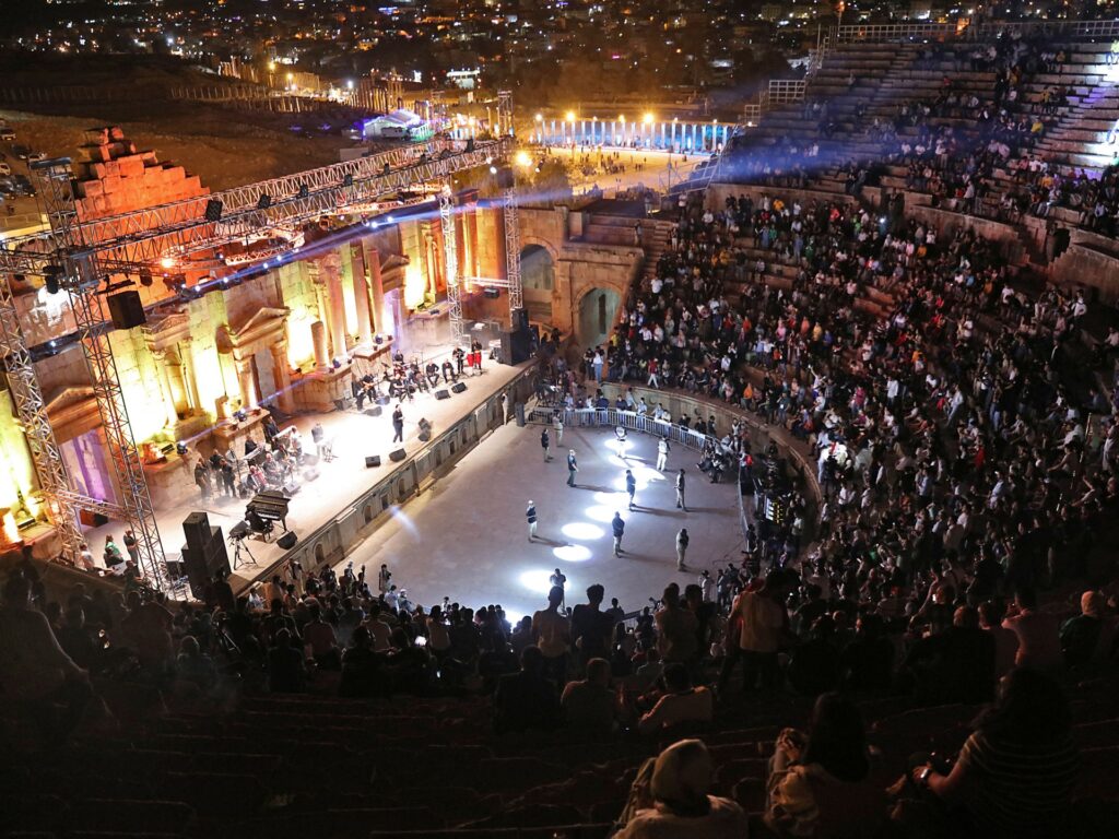 العدوان على غزة يلقي بظلاله على إقامة “مهرجان جرش”