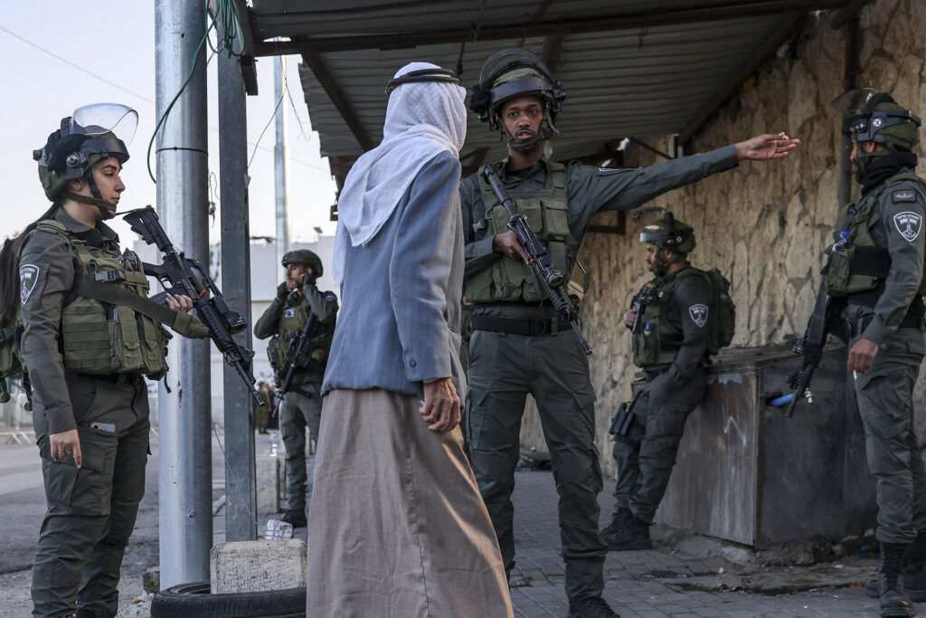 نيويورك تايمز: أوضاع الفلسطينيين في الضفة بلغت الحضيض