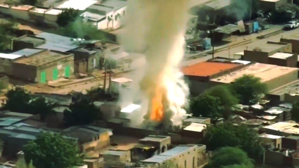 تجدد الاشتباكات بالفاشر وتحذيرات من مجاعة كارثية بالسودان