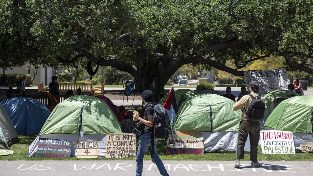 شاهد: اعتصام مؤيد للفلسطينيين أمام بلدية لوس أنجلوس الأمريكية