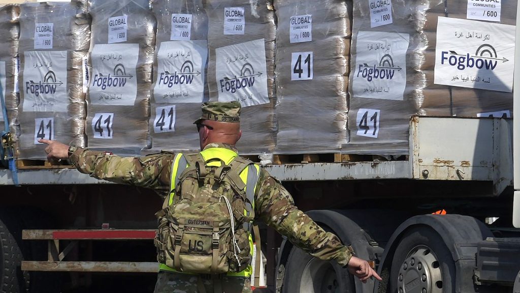 تفشي عمليات النهب في غزة يفاقم مشكلات توزيع المساعدات القادمة بحراً